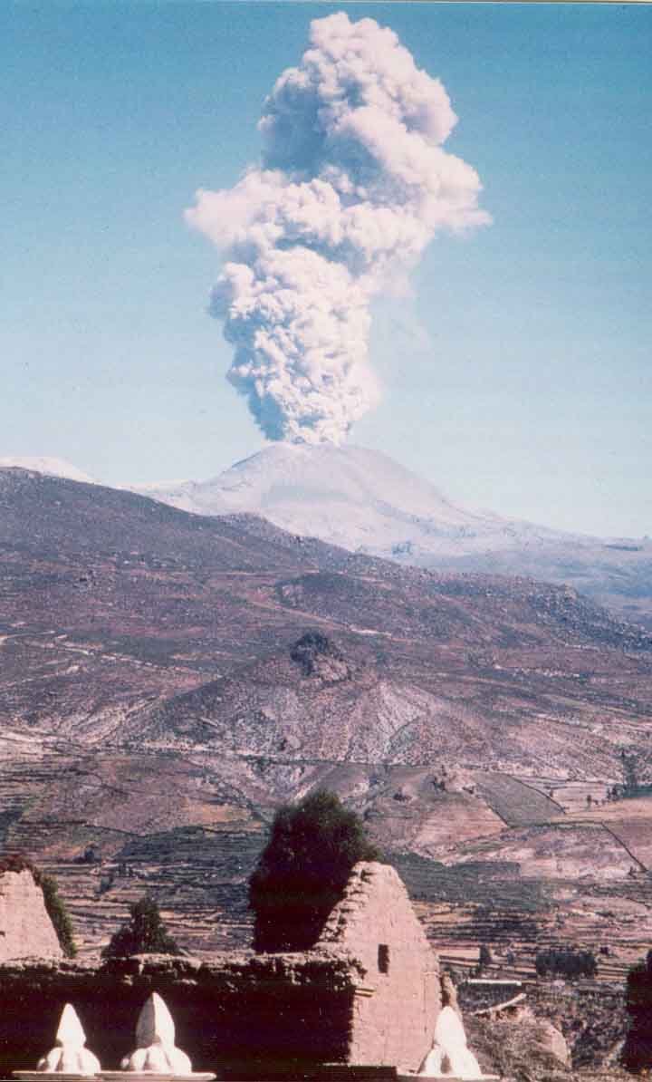 Eruption du volcan Sabancaya photographié par Agnès Odoul en 1994