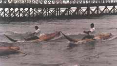 pêcheurs sur leurs caballitos de totora à Huanchaco